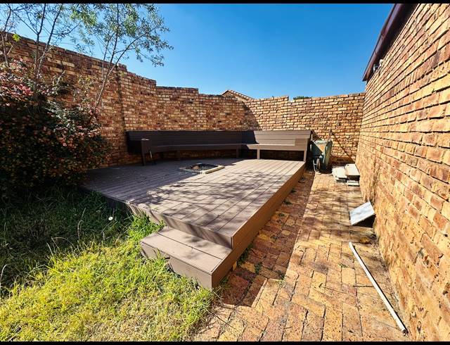3 BEDROOM SIMPLEX FOR SALE IN HALFWAY HOUSE